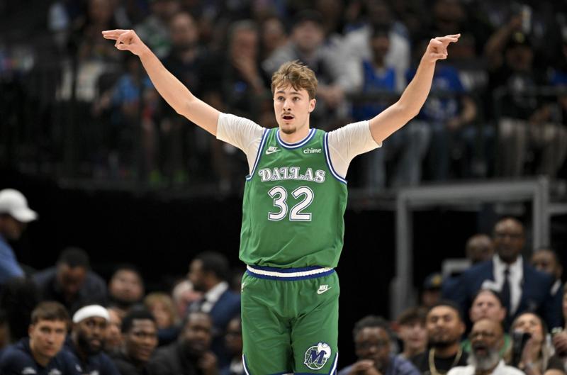 【深度解析】东契奇伤病背后的蝴蝶效应:从冠军拼图到重建困局的战略重构 体育新闻