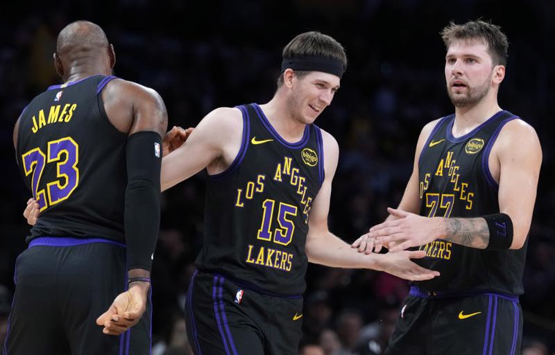 【深度解析】东契奇伤病背后的蝴蝶效应:从冠军拼图到重建困局的战略重构 体育新闻