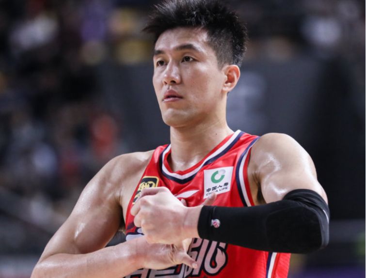 痛彻心扉的胜利之夜;郭艾伦倒下,徐昕崛起,广州泪中带笑终结连败。 体育新闻 痛彻心扉的胜利之夜;郭艾伦倒下,徐昕崛起,广州泪中带笑终结连败。 体育新闻