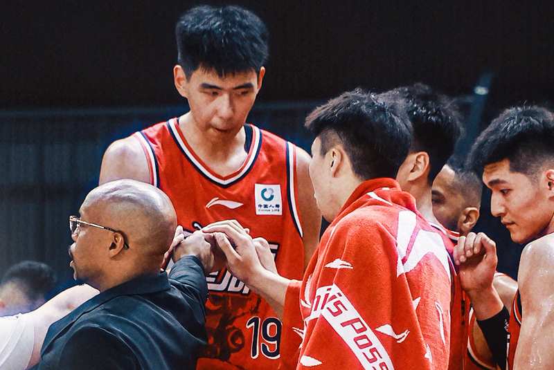 痛彻心扉的胜利之夜;郭艾伦倒下,徐昕崛起,广州泪中带笑终结连败。 体育新闻 痛彻心扉的胜利之夜;郭艾伦倒下,徐昕崛起,广州泪中带笑终结连败。 体育新闻