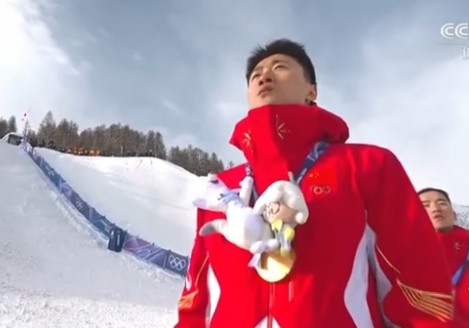 王心迪告别雪道拥抱足球;沈阳队实力升级,东北超首季更添看点 体育新闻 王心迪告别雪道拥抱足球;沈阳队实力升级,东北超首季更添看点 体育新闻