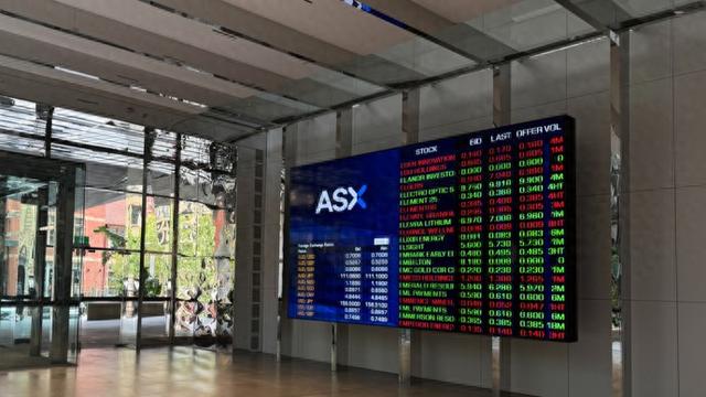 国际油价剧烈波动，中东冲突引发三大意外冲击；能源市场面临严峻考验。