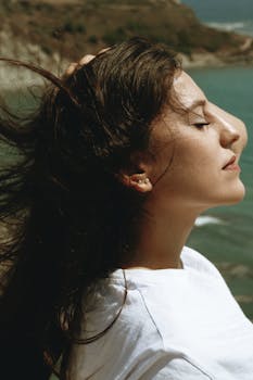  外卖补贴大战持续升温；骑手收入波动加剧，权益保障面临考验。 情感心理