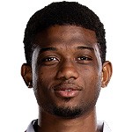  老特拉福德绿茵场上，队长身影闪现；谢什科传球失准，B费上前轻声指点。 体育新闻