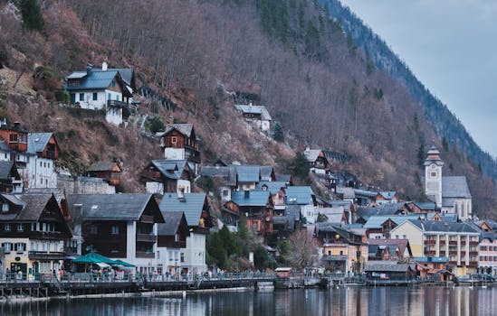  中小银行存款利率持续调整，长期产品进入低位区间。 股票财经