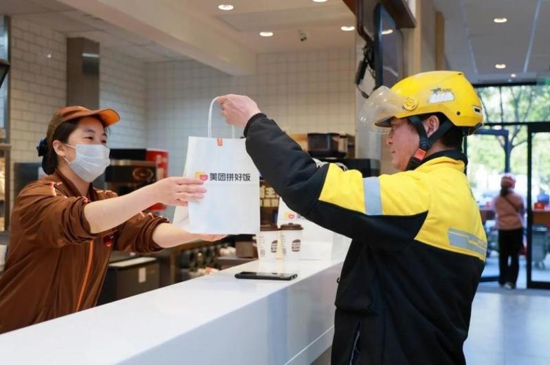  餐饮渠道创新观察：汉堡王携手拼好饭推行C2M反向定制；麻辣鸡排堡热销彰显用户共创价值，订单实现明显拉动。 新闻 餐饮渠道创新观察：汉堡王携手拼好饭推行C2M反向定制；麻辣鸡排堡热销彰显用户共创价值，订单实现明显拉动。 新闻 餐饮渠道创新观察：汉堡王携手拼好饭推行C2M反向定制；麻辣鸡排堡热销彰显用户共创价值，订单实现明显拉动。 新闻