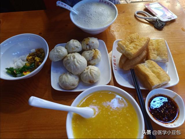  血糖波动背后的代谢机制：瑞金医院临床研究揭示限时进食干预潜力 健康养生