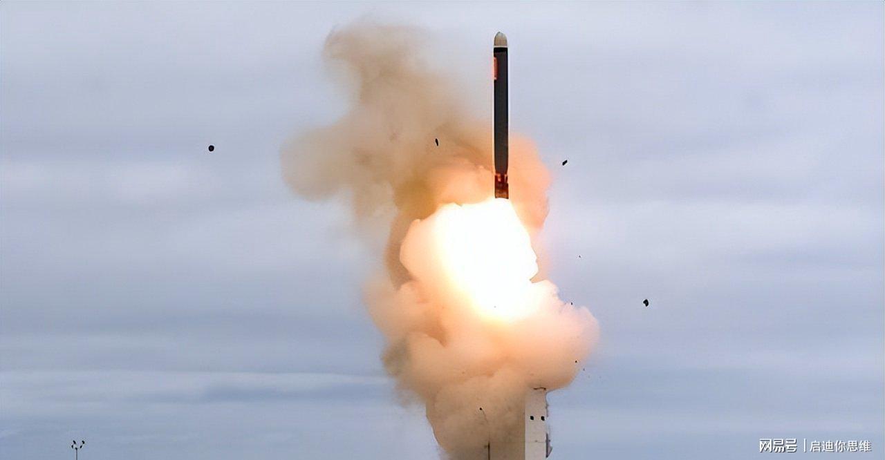  从实验室到实战：霹雳-15技术内核与射程悖论的深度解密 新闻