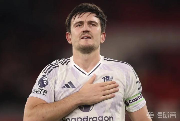 八年红魔沉浮录：马奎尔如何用韧性与实力完成自我救赎 体育新闻