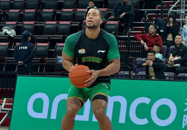  辽宁男篮大胜背后的战术重构：杰登勒迪首秀释放三大战略信号 体育新闻