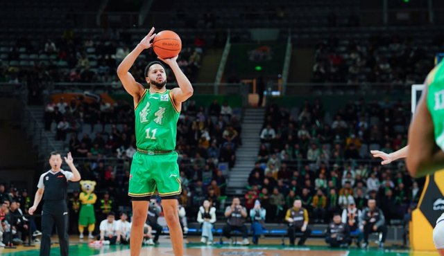  辽宁男篮大胜背后的战术重构：杰登勒迪首秀释放三大战略信号 体育新闻